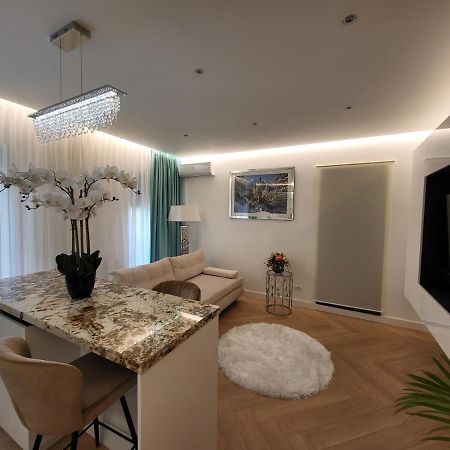 Grozavesti Luxury Apartment With 2 Rooms 부쿠레슈티 외부 사진